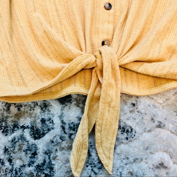 American Eagle Yellow Knit Short Sleeve Shirt - Picture 5 of 7